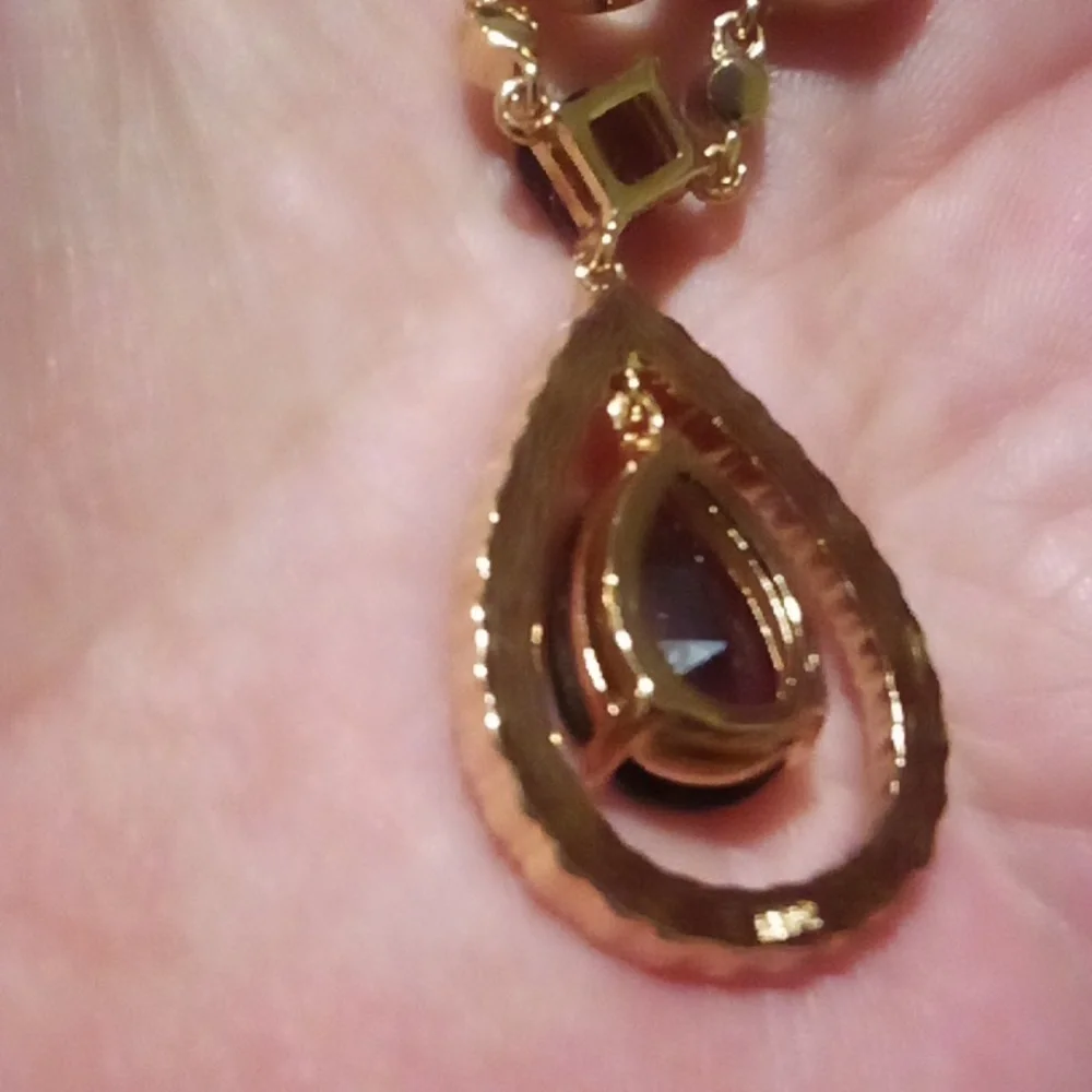 Beautiful Gold Tone Purple Stone Bracelet NVC